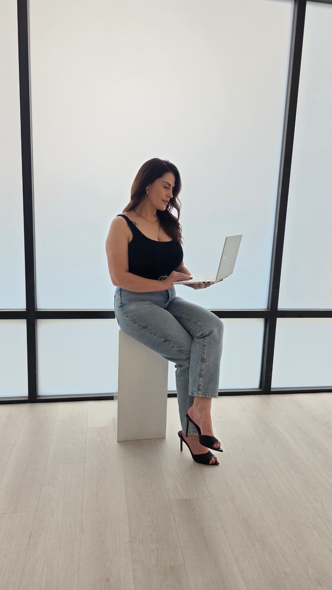 Viridiana, credit specialist at CV Credit Financials, working on client credit files